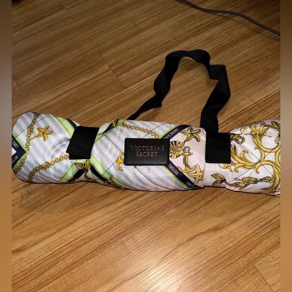 Victoria's Secret Limited Edition Fold-and-Packable Outdoor Blanket - Picture 12 of 16